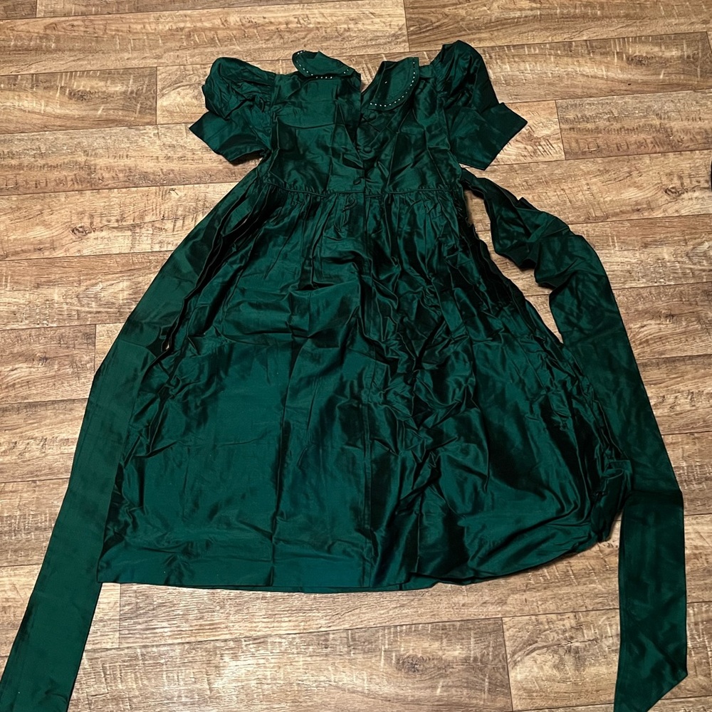 Green starsburg dress